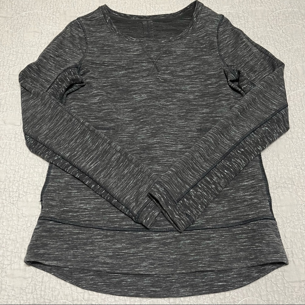 Lululemon long sleeve pullover top.  Size 4